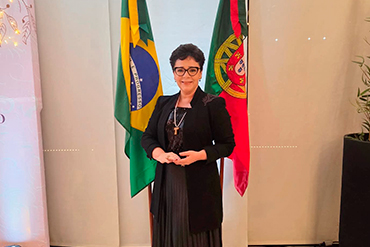 Mestre em Direito Constitucional e Especialista em Direito Imobiliário, é professora universitária, pesquisadora, consultora e autora da obra “Energias Limpas: Instalação, Manutenção e Descomissionamento diante do cenário da Transição Energética e da Justiça Climática”.