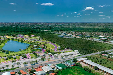 O avanço do mercado imobiliário no Lado Oeste da Região Metropolitana de Fortaleza tem colocado novos empreendimentos no centro da transformação urbana da região. Nesse cenário, o Azur Sol Poente, da BLD Urbanismo