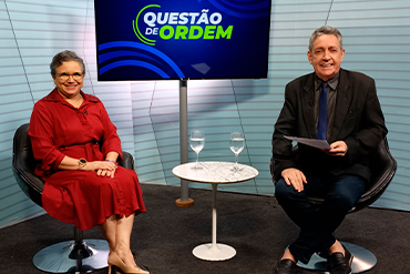 Maria Ricarte Urbano, sócia da CBPCE, participou do Questão de Ordem e orientou empresas cearenses sobre internacionalização.